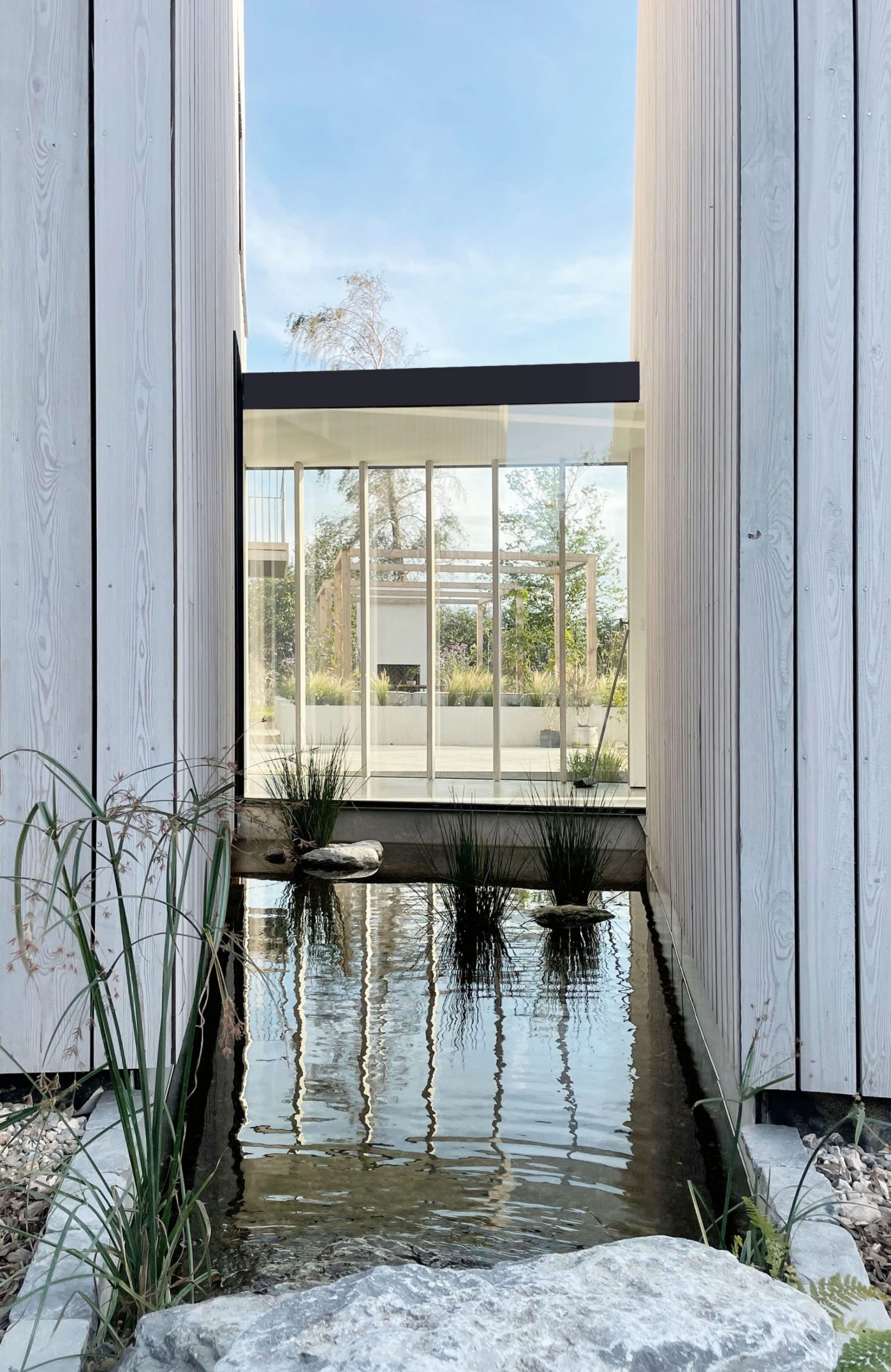 maison écologique avec étang de baignade maison écologique avec étang de baignade