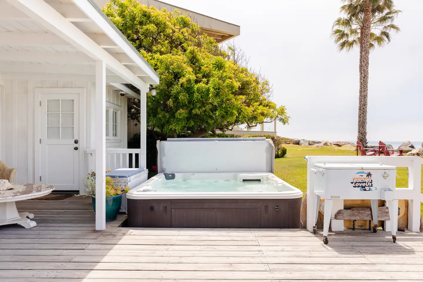 terrasse avec spa maison de plage de Mila Kunis et Ashton Kutcher Californie terrasse avec spa maison de plage de Mila Kunis et Ashton Kutcher Californie
