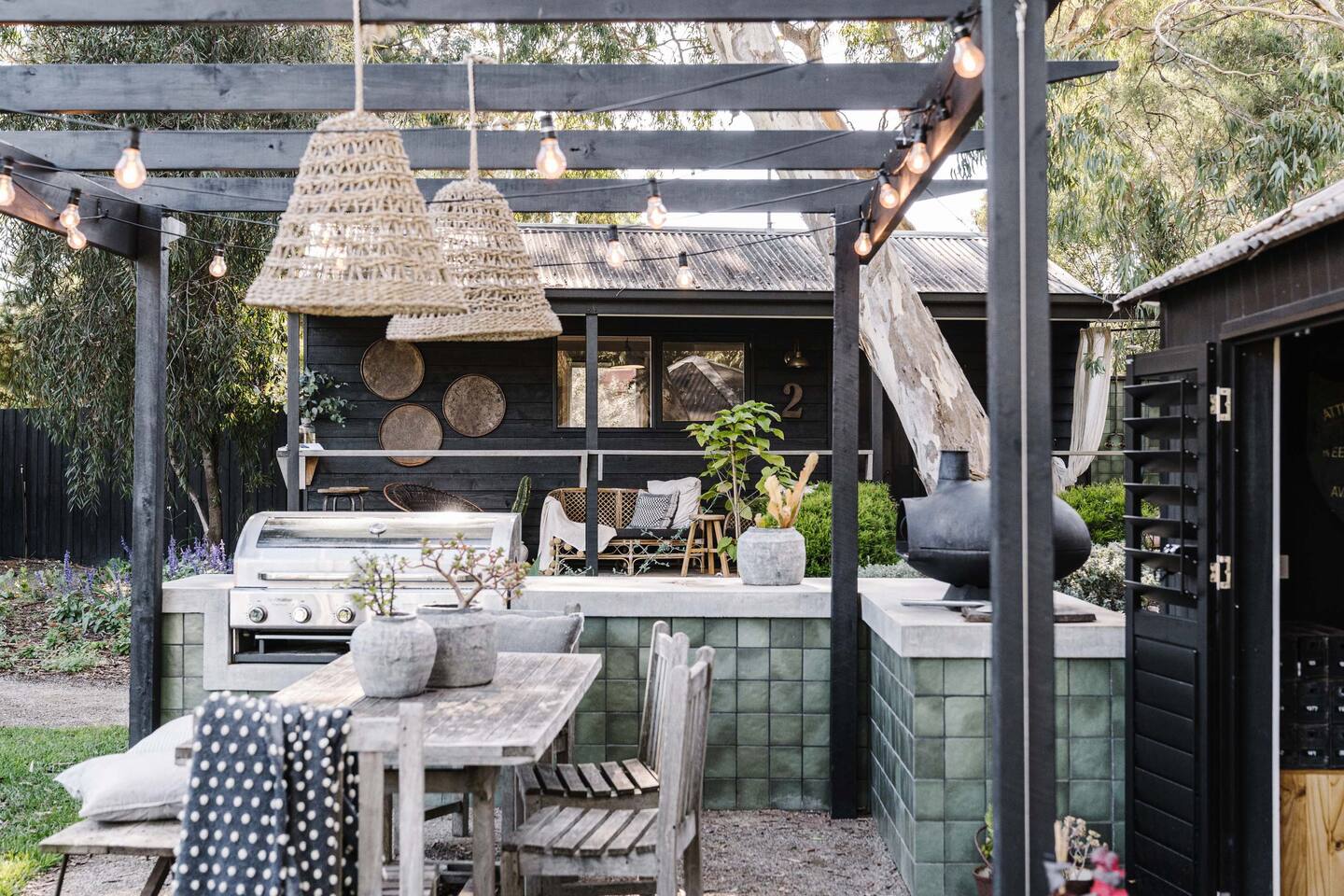 terrasse avec pergola bois petite maison en cèdre