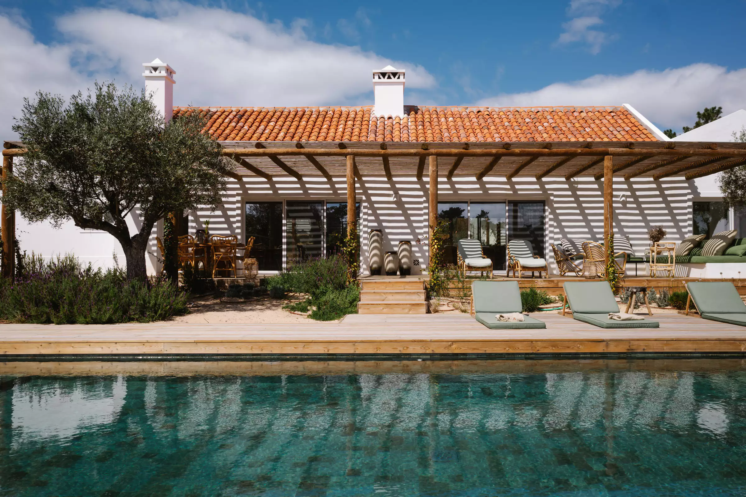piscine et terrasse avec pergola bois maison de plage Comporta piscine et terrasse avec pergola bois maison de plage Comporta