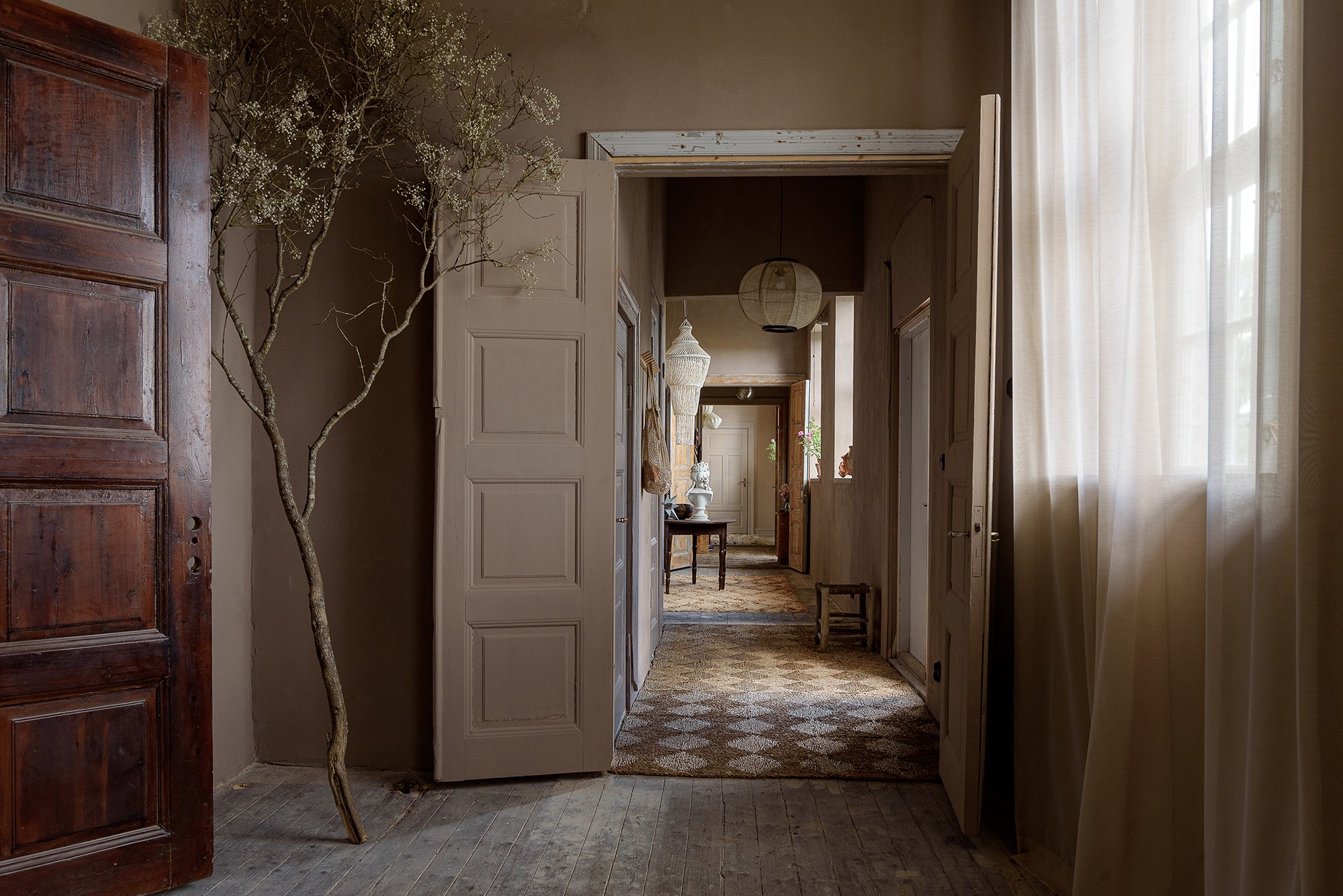 entrée mur marron clair décoration scandinave