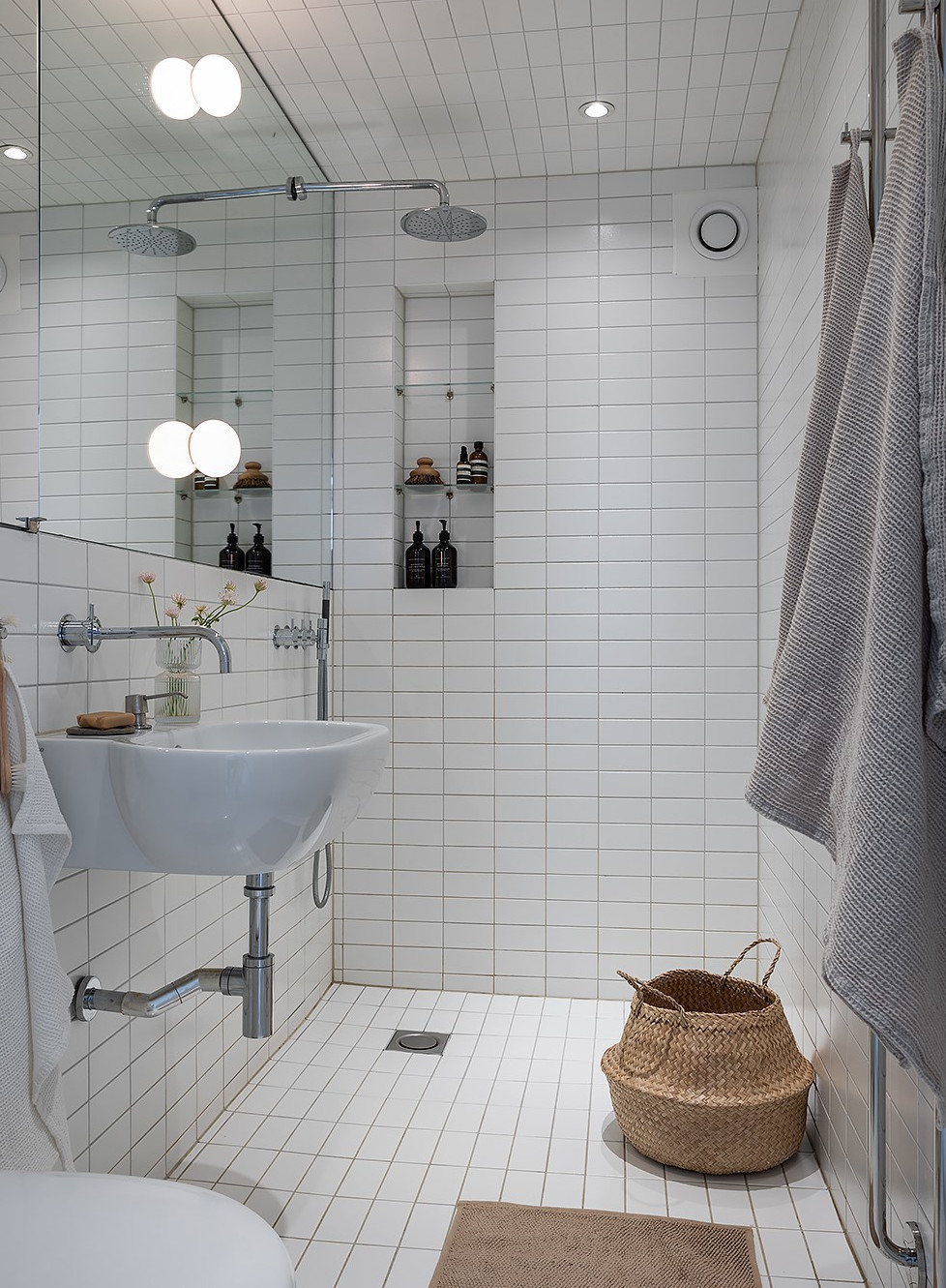 salle de bain carrelage blanc