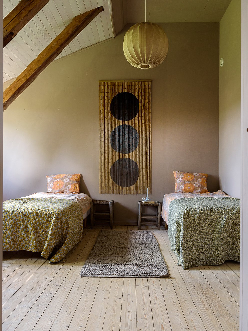chambre à deux lits mansardée