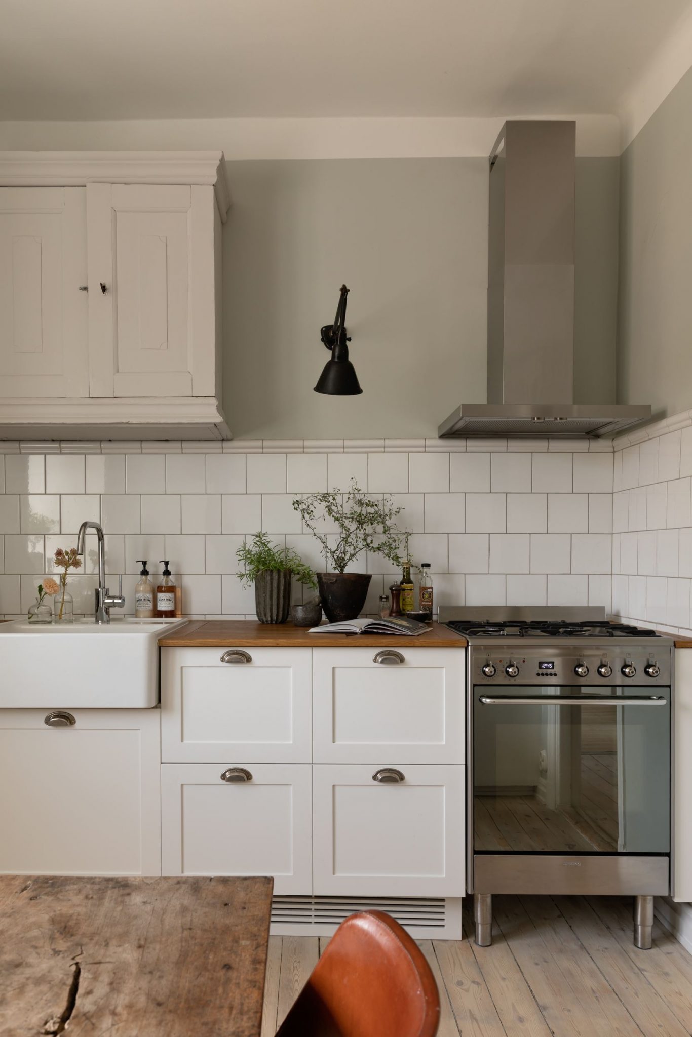 cuisine blanche décoration naturelle néo rustique