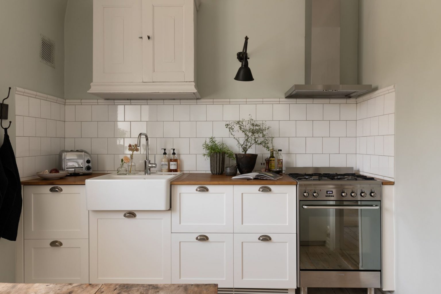 cuisine blanche décoration naturelle néo rustique