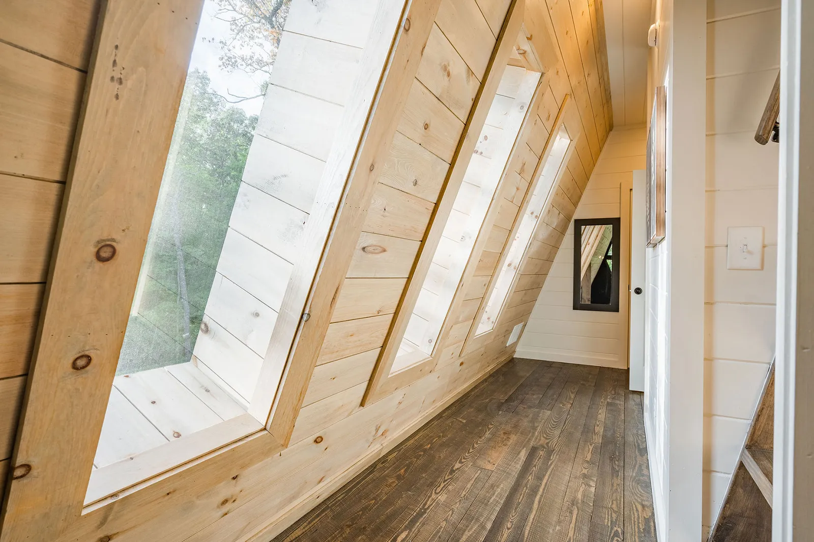 couloir mansardé maison A-Frame en bois couloir mansardé maison A-Frame en bois