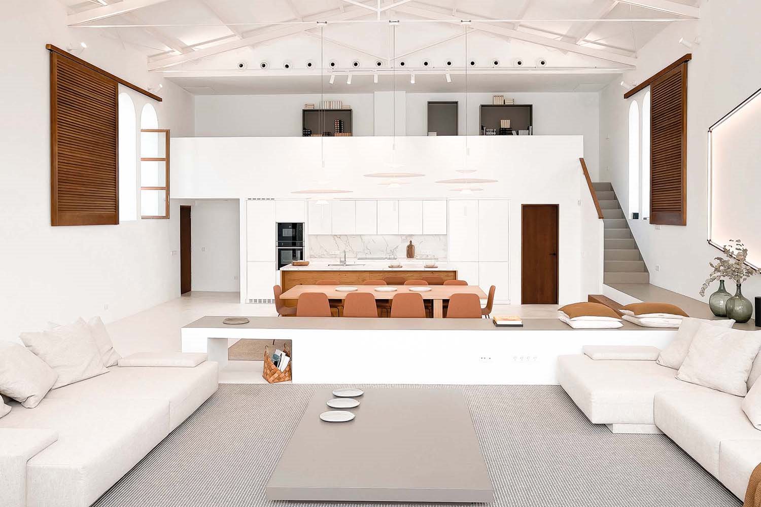 salon avec mezzanine décoration design