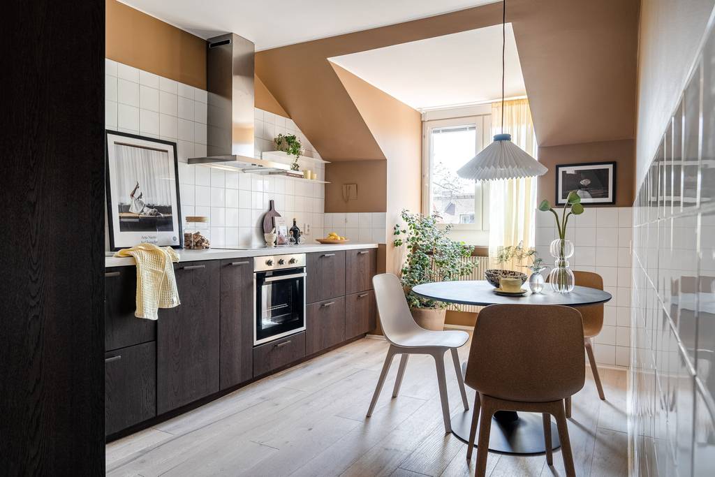 cuisine noyer mansardée appartement 50m2 cuisine noyer mansardée appartement 50m2