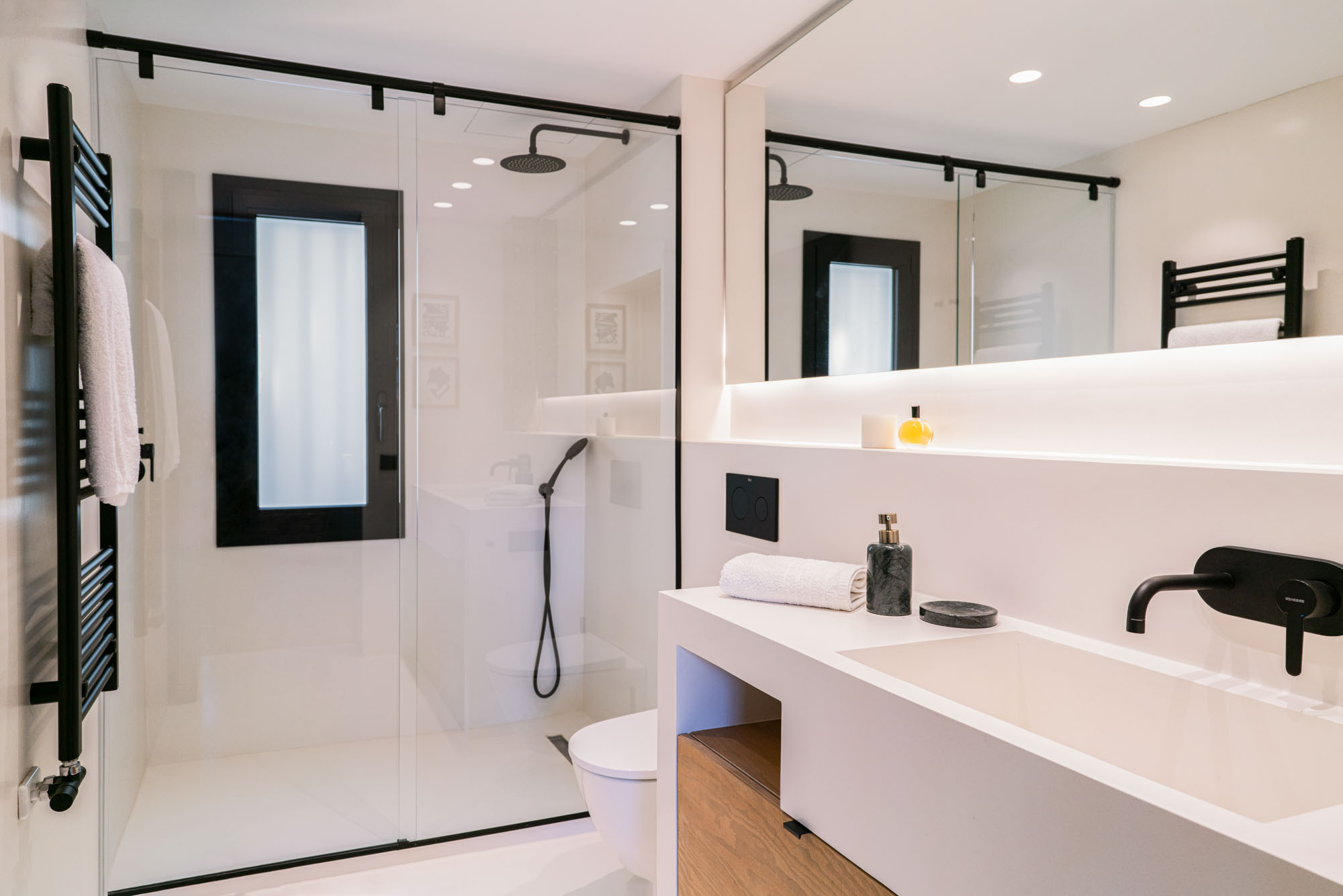 salle de bain blanche et noire décoration design salle de bain blanche et noire décoration design