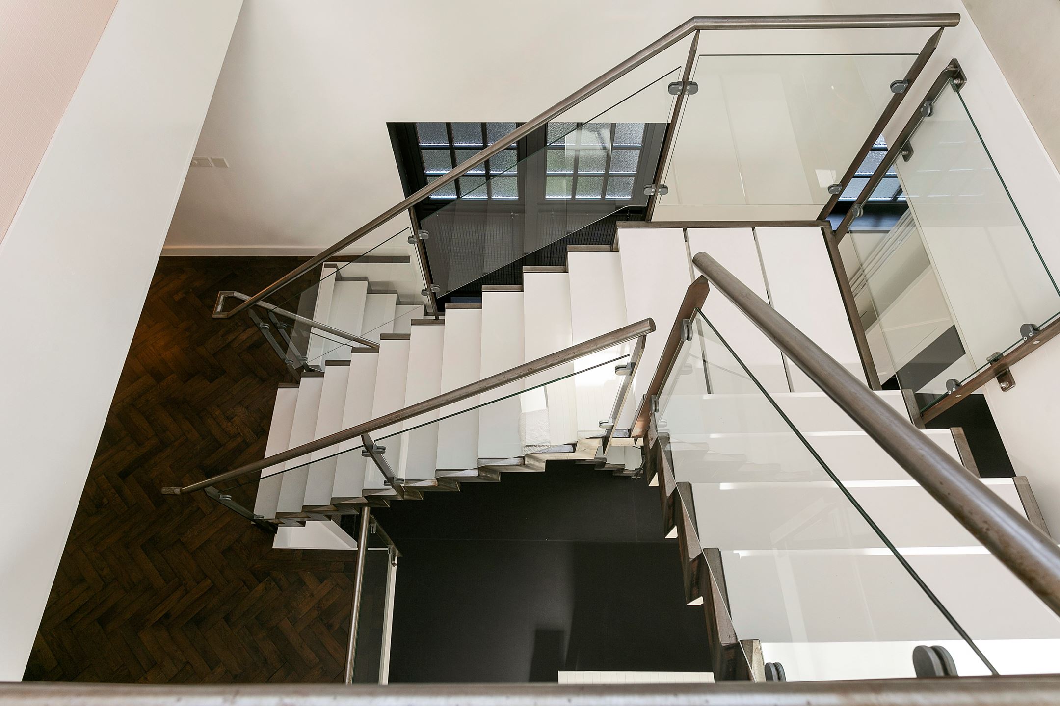 escalier acier et verre
