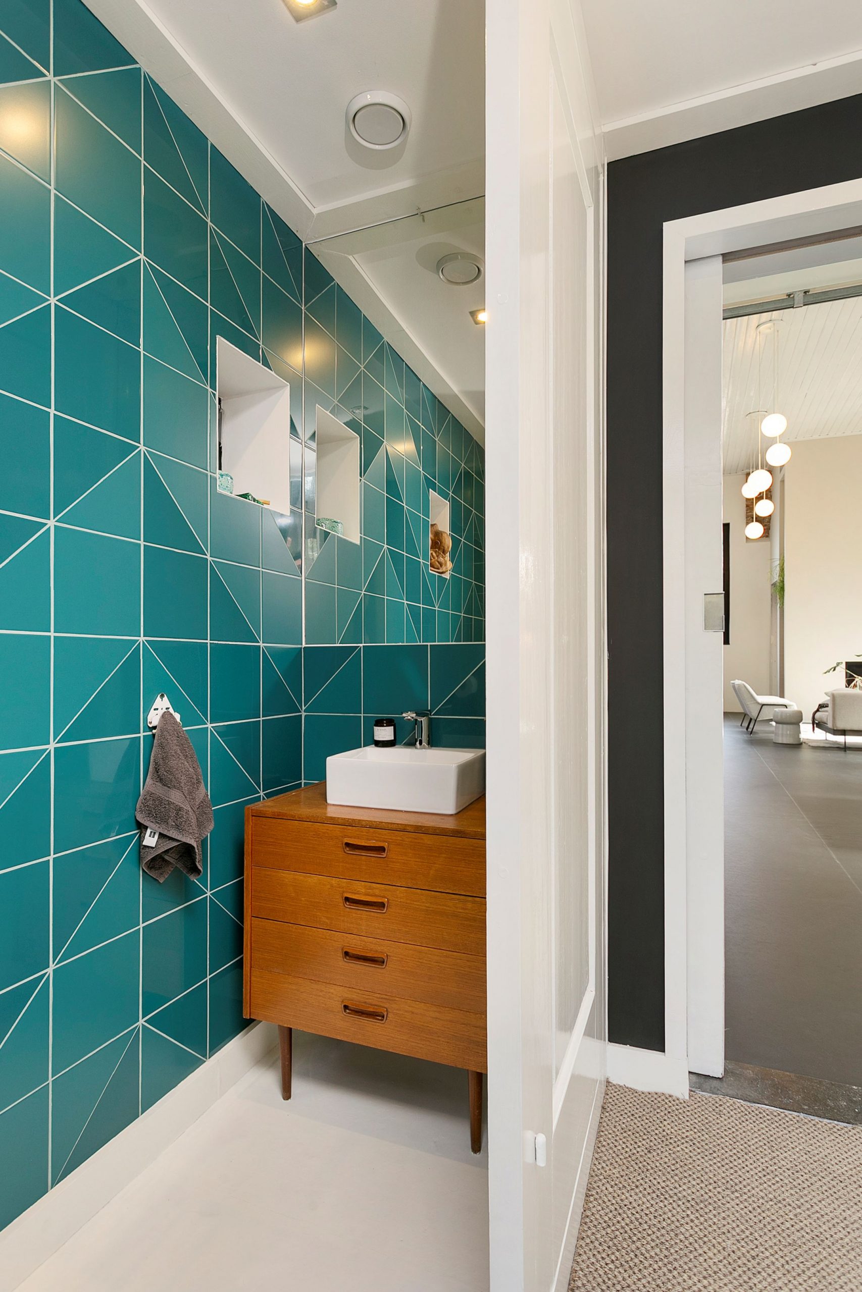 salle d'eau bleu vif