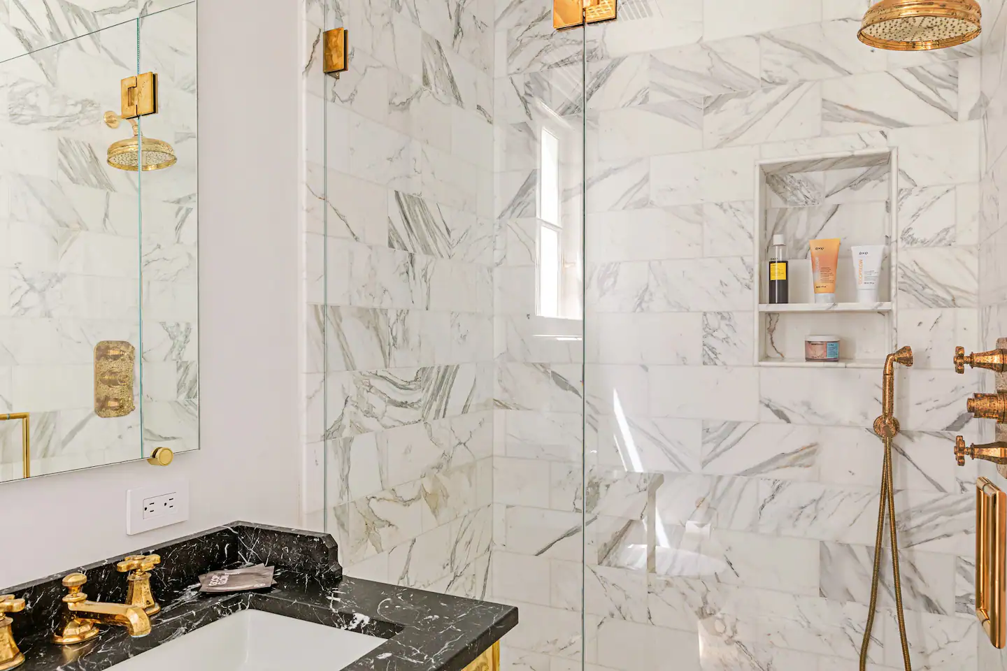 salle de bain marbre et laiton salle de bain marbre et laiton