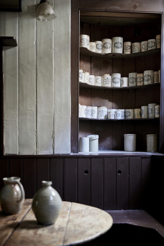 cuisine avec pots apothicaire