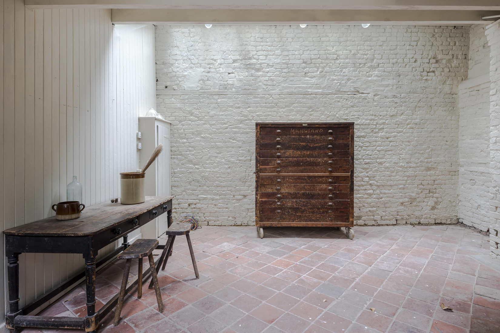 bureau avec meuble ancien