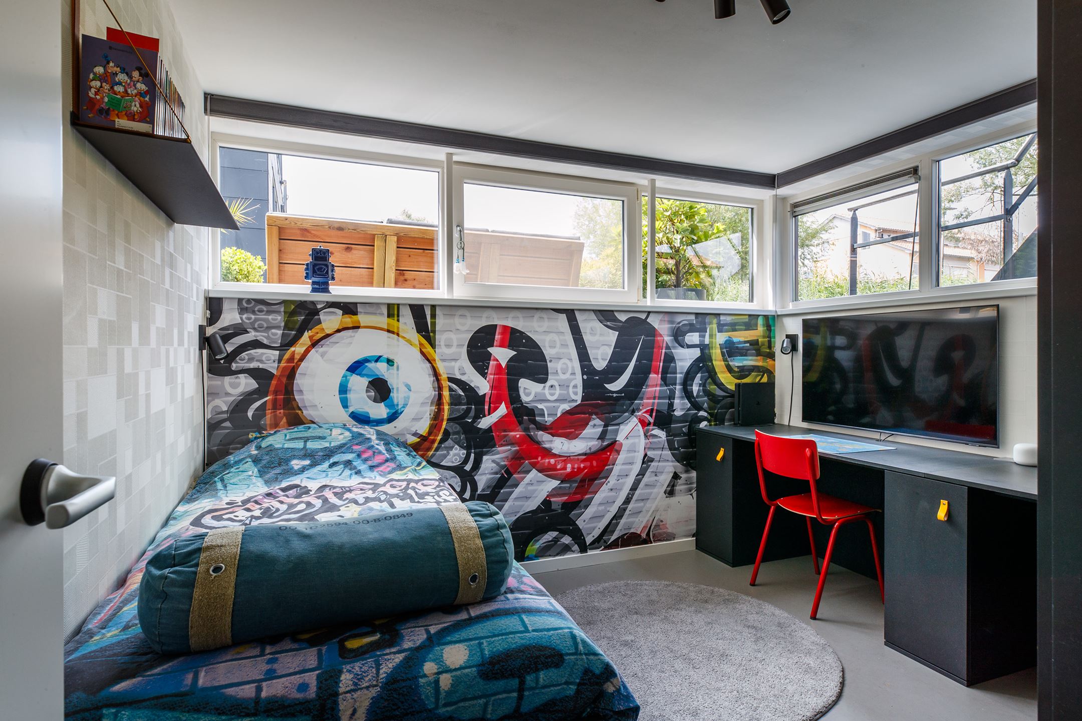 chambre avec graffitis street art décoration design