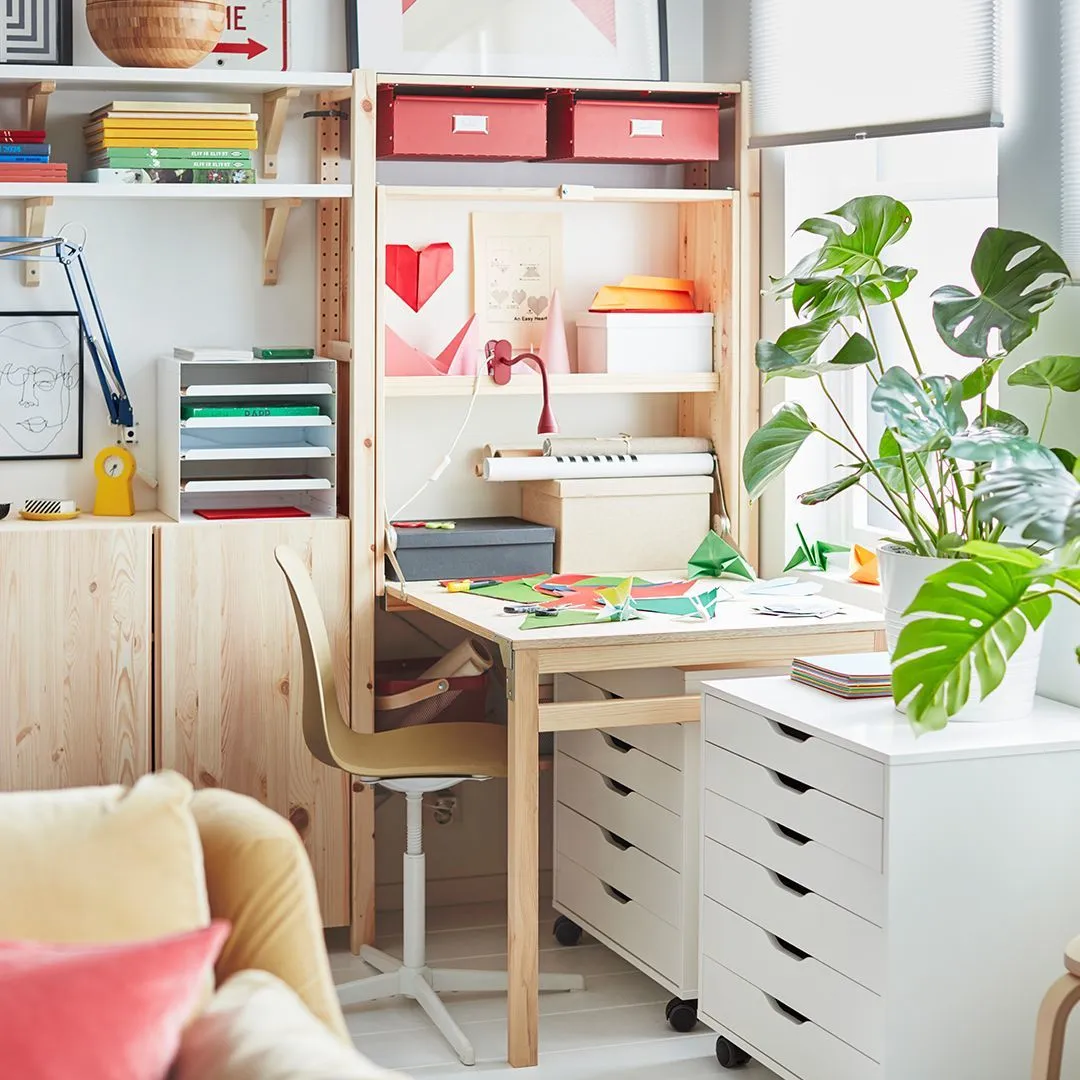 salon avec bureau IKEA