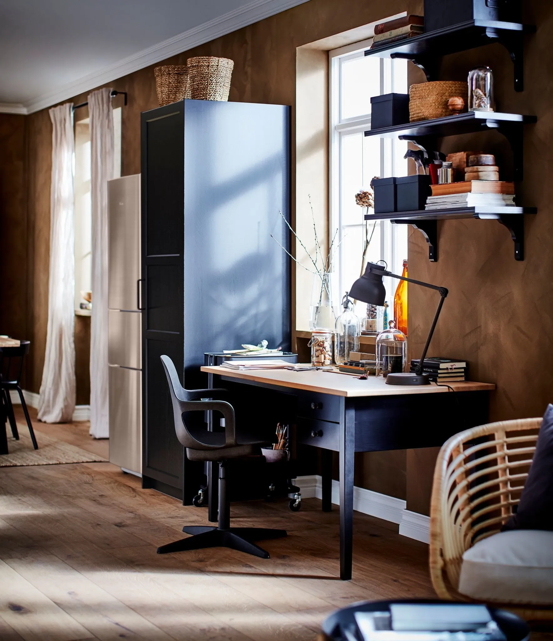 salon avec bureau IKEA