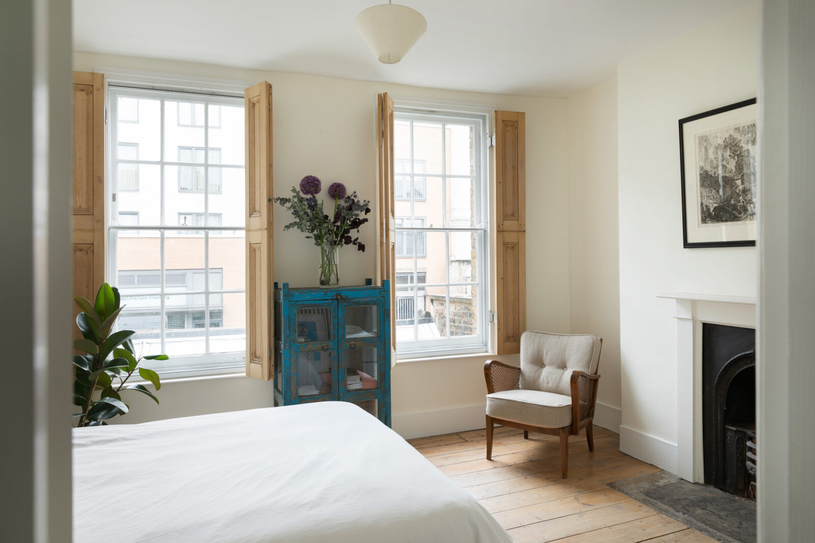 chambre avec fenêtre à guillotine