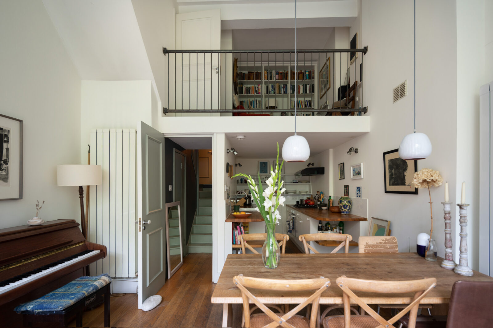 salon avec mezzanine maison de ville