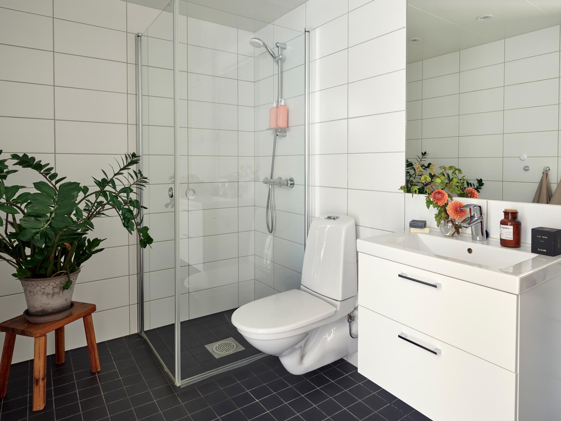 salle d'eau blanche décoration scandinave