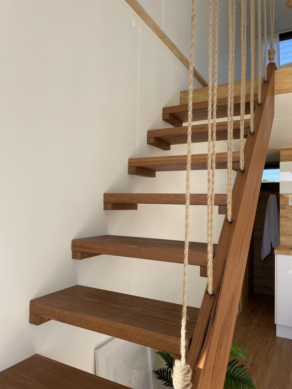 escalier bois rampe corde