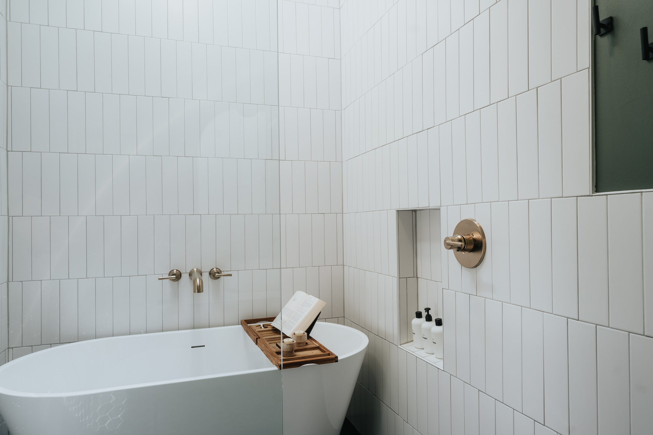 salle de bain design petite maison en bois 46m2 salle de bain design petite maison en bois 46m2