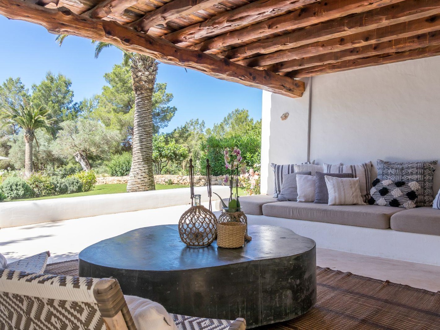 terrasse abritée avec poutres décoration méditerranéenne terrasse abritée avec poutres décoration méditerranéenne