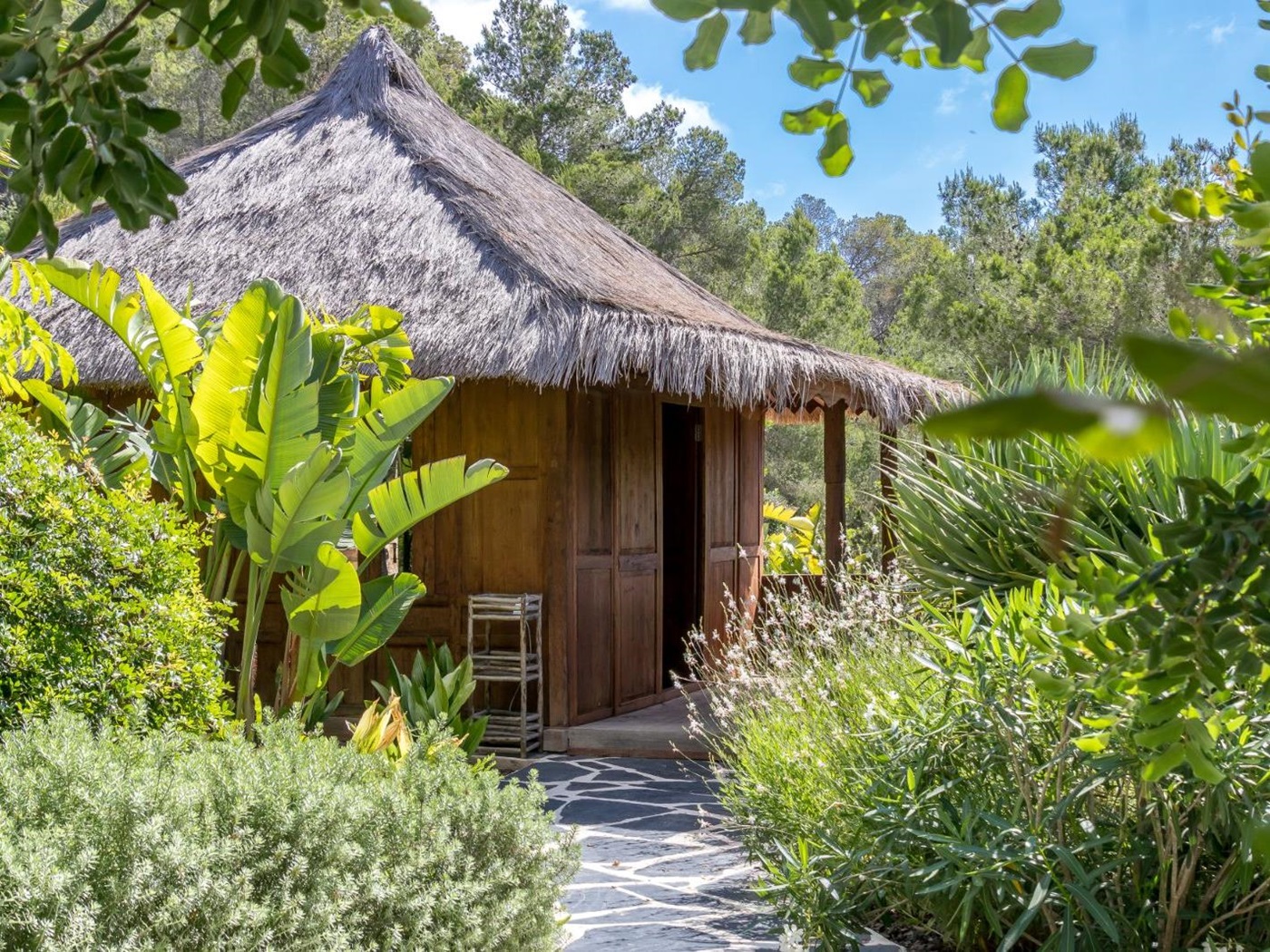 petite maison bois toit de chaume petite maison bois toit de chaume