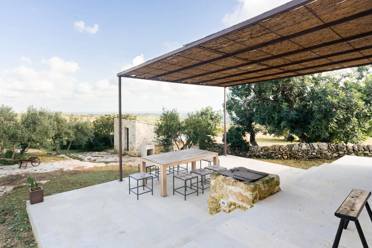 terrasse avec pergola acier et cannisses