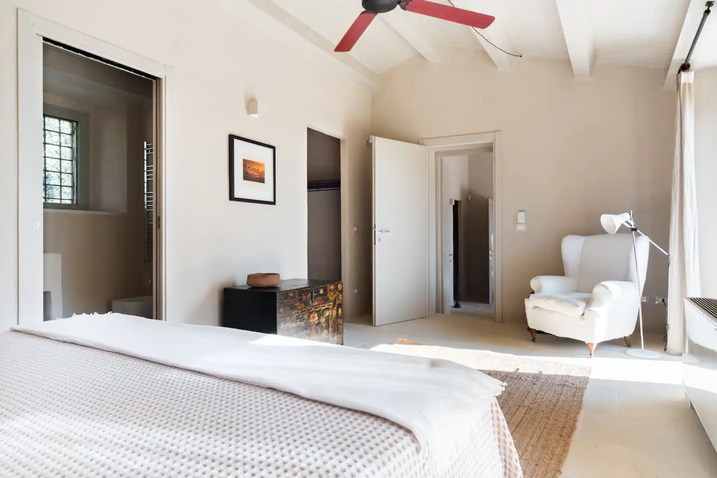 chambre minimaliste beige