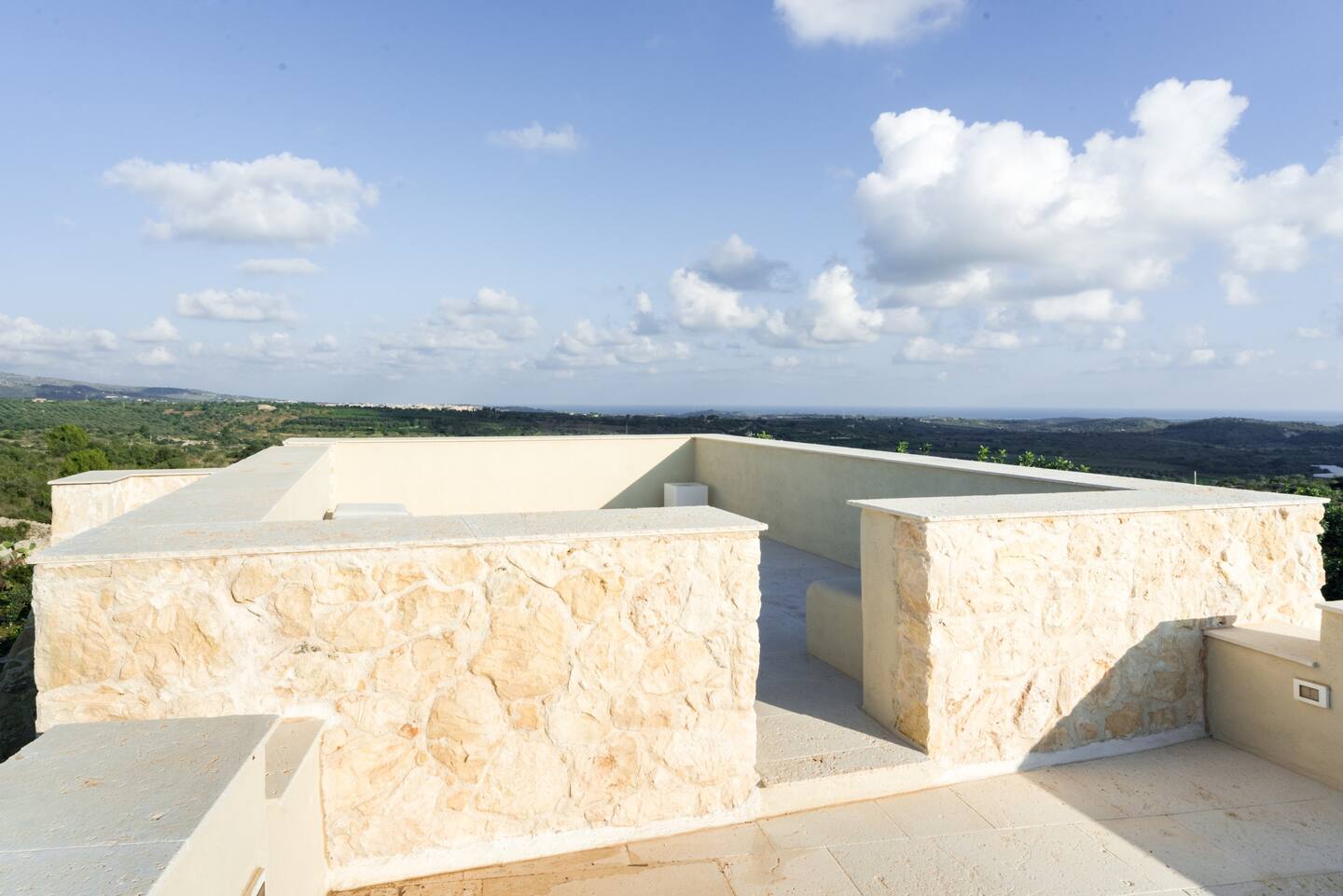 terrasse sur le toit maison en pierre
