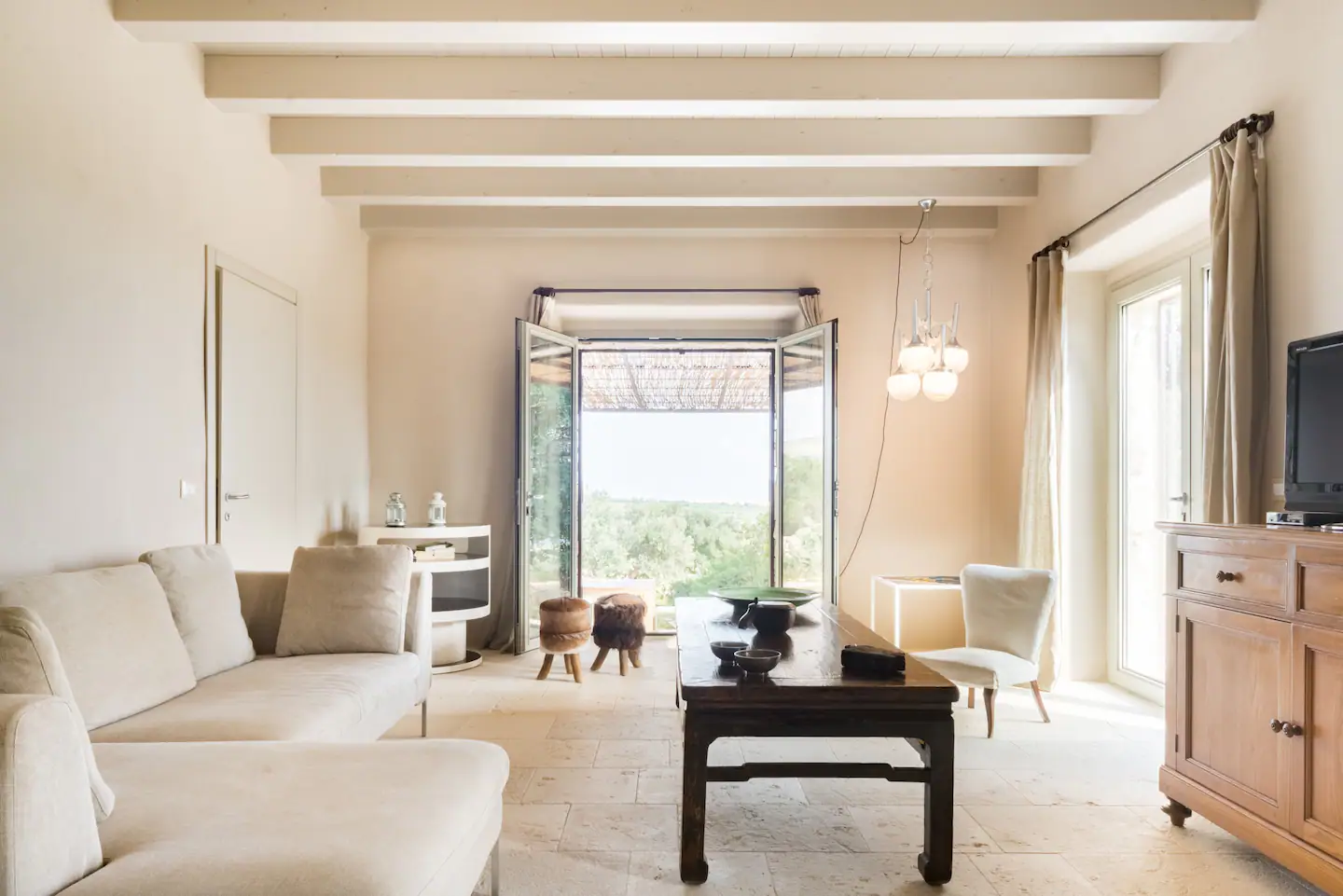 salon maison en pierre
