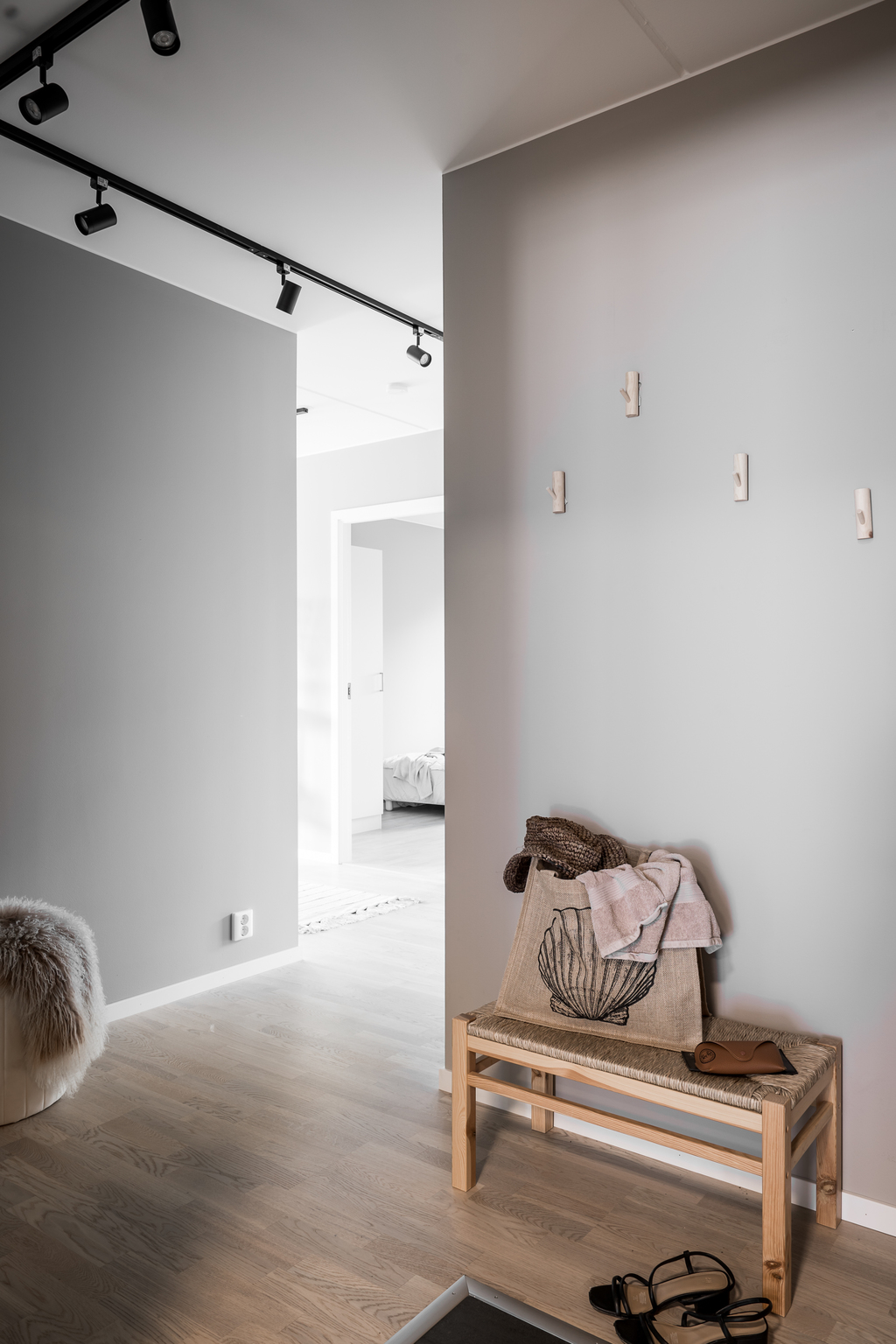 entrée murs gris