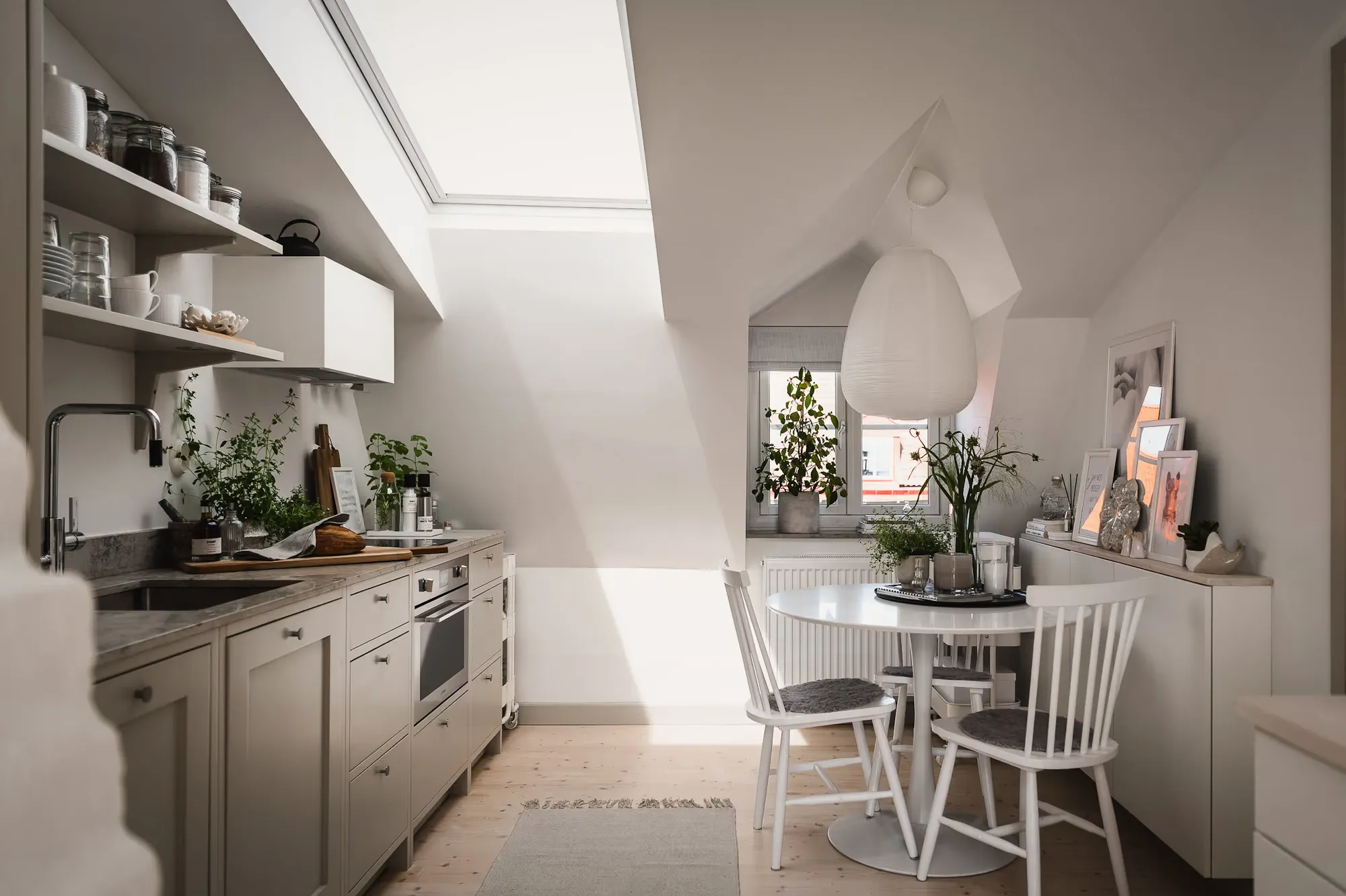 cuisine mansardée appartement 35m2 décoration scandinave cuisine mansardée appartement 35m2 décoration scandinave