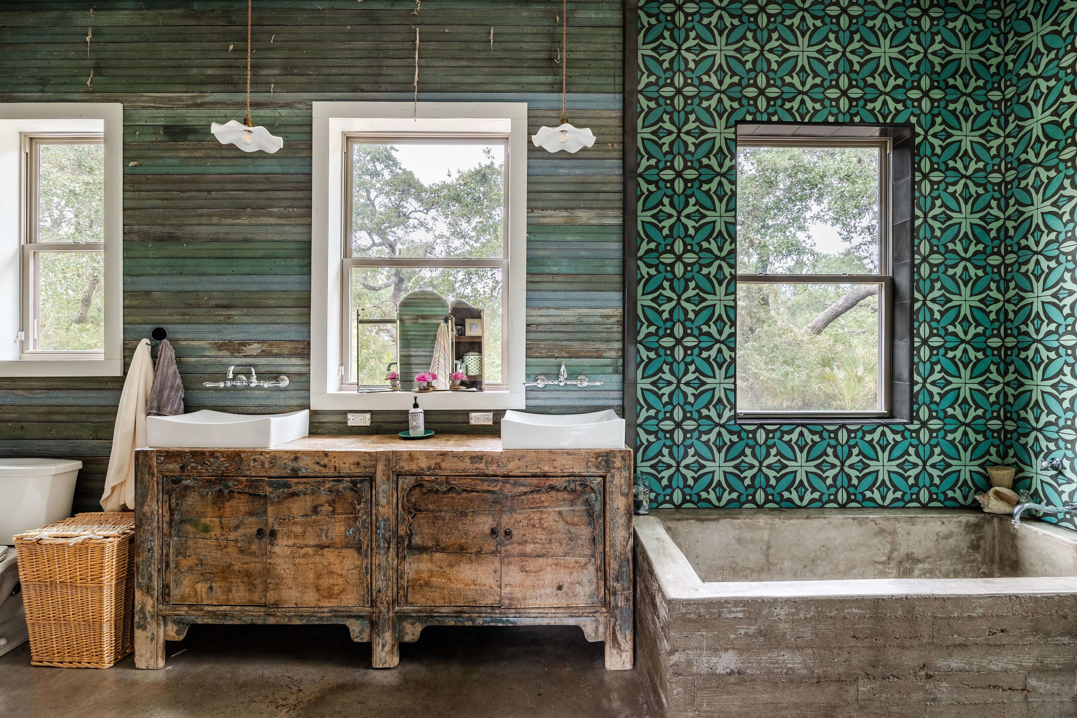 salle de bain carrelage vert décoration vintage