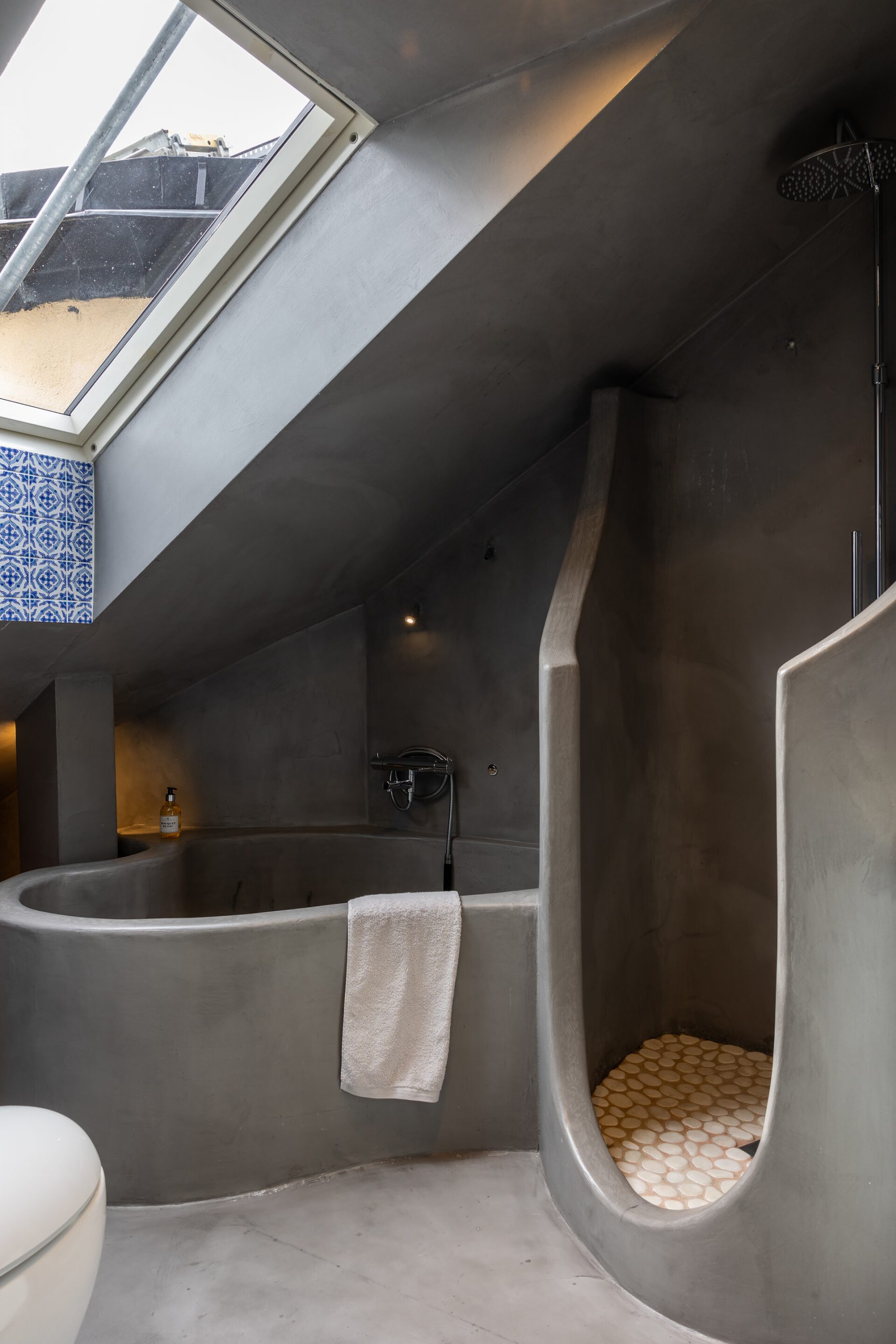 salle de bain mansardée appartement sous les toits