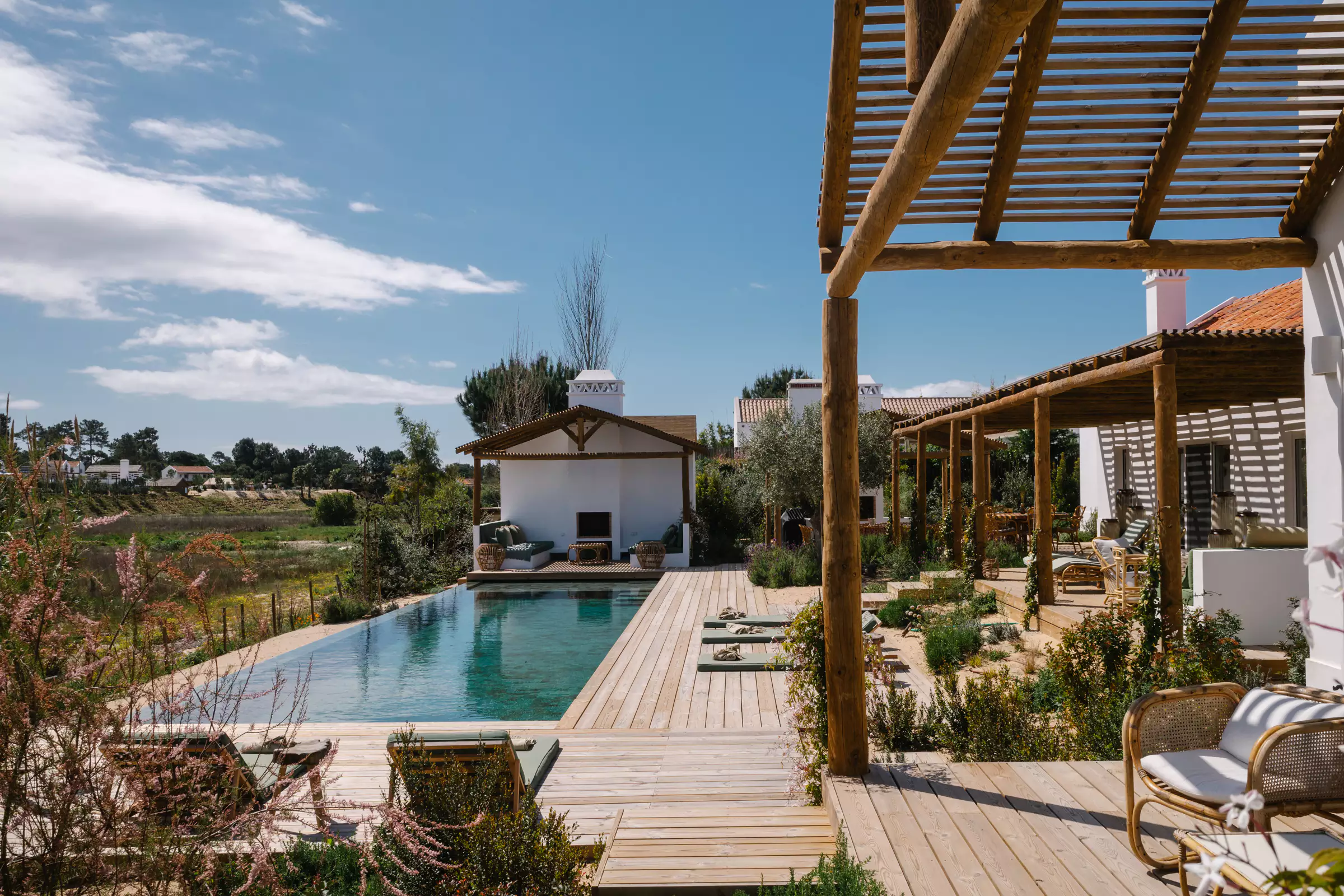 piscine et terrasse avec pergola bois maison de plage Comporta piscine et terrasse avec pergola bois maison de plage Comporta