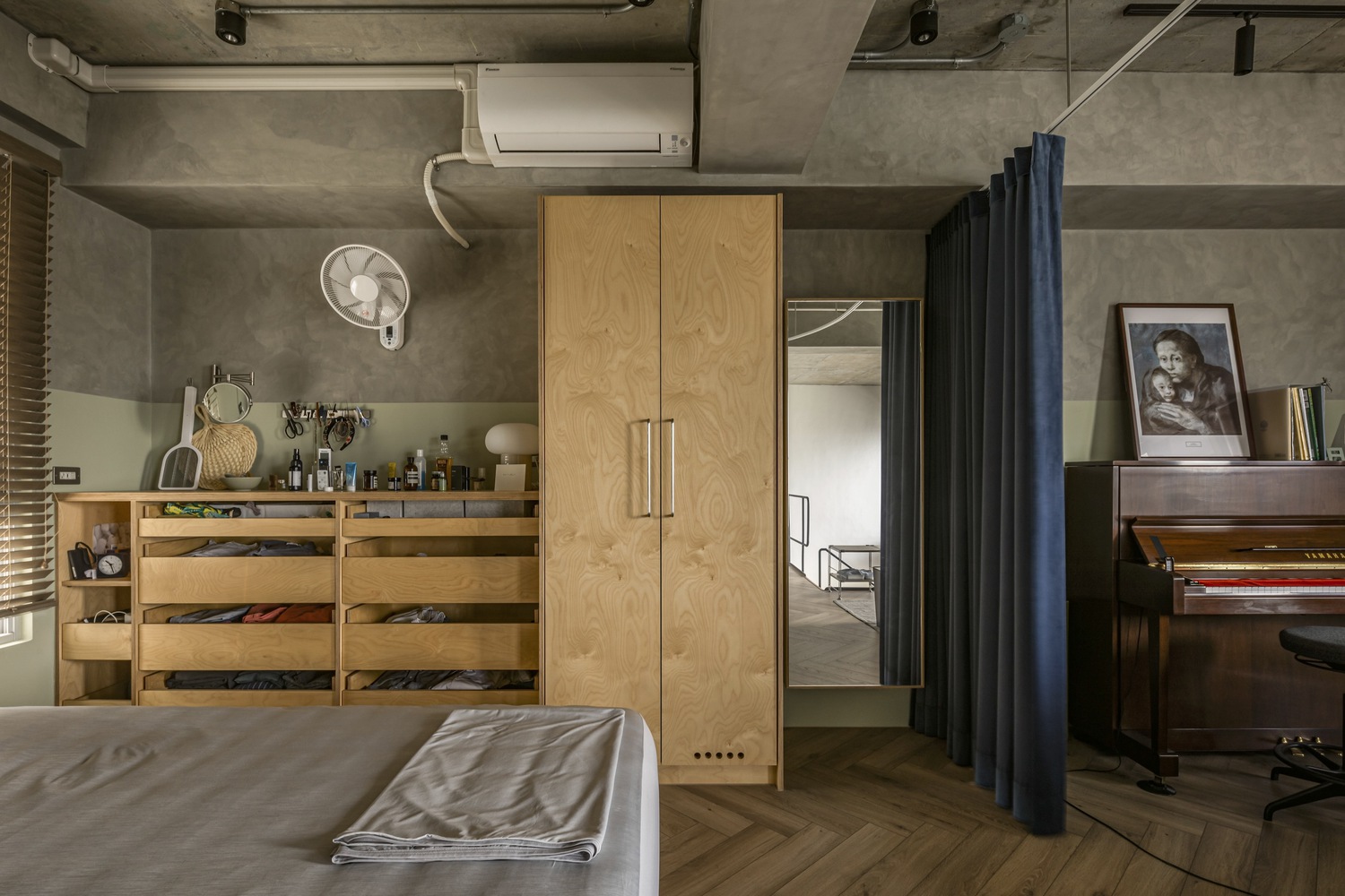 chambre derrière rideau loft