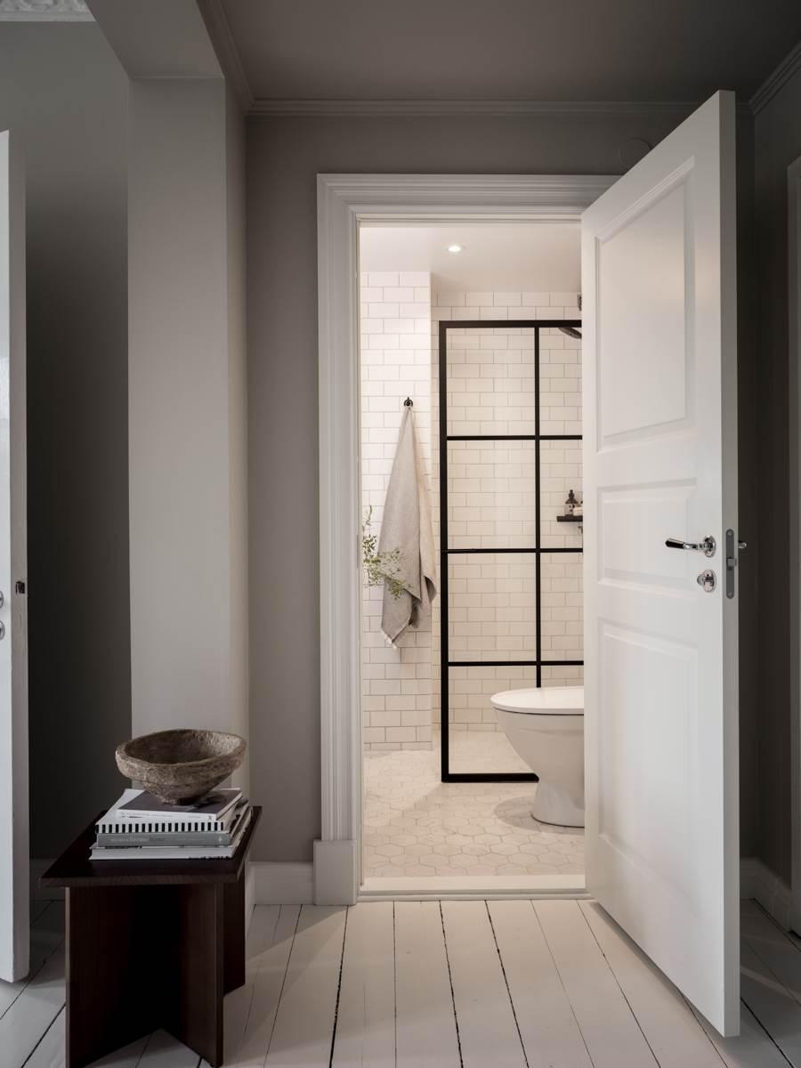 salle de bain avec douche