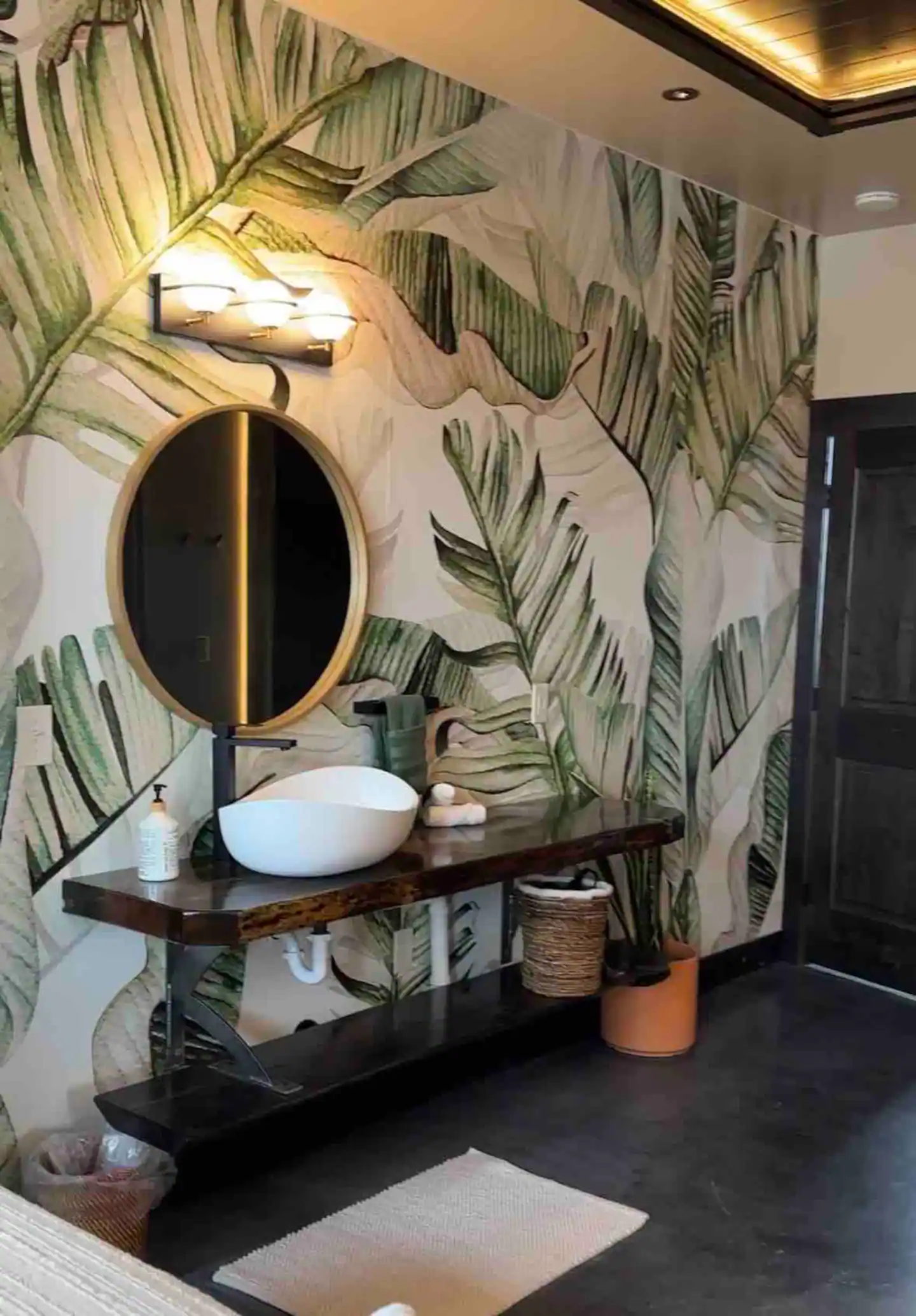 salle de bain avec papier-peint panoramique salle de bain avec papier-peint panoramique