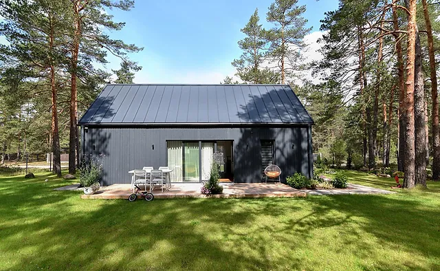 petite maison noire de 50m2 petite maison noire de 50m2