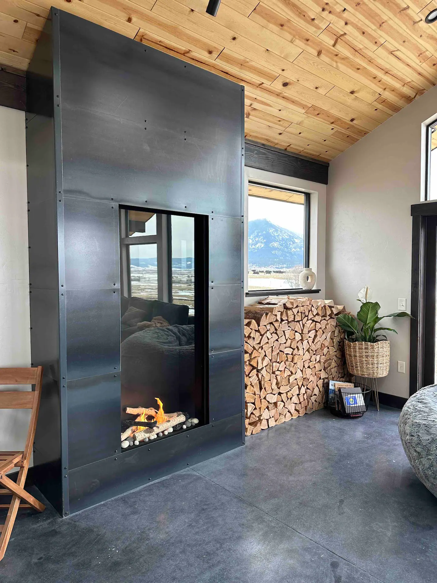 cheminée moderne dans maison en bois cheminée moderne dans maison en bois