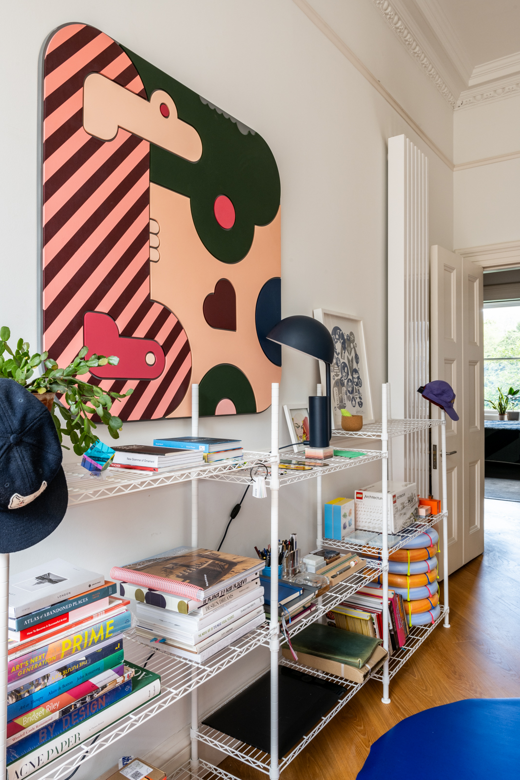 bureau décoration design colorée inspirée par le Groupe Memphis