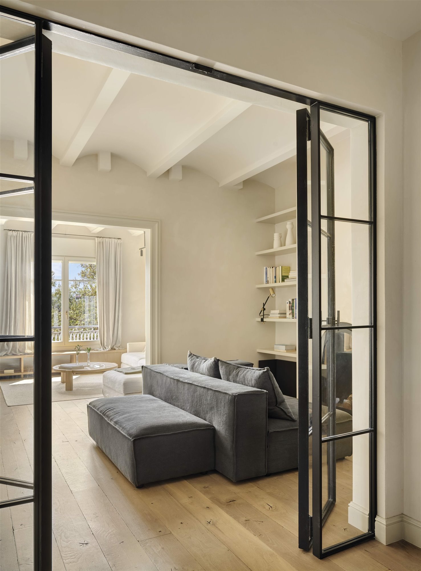 salon avec porte verrière décoration contemporaine