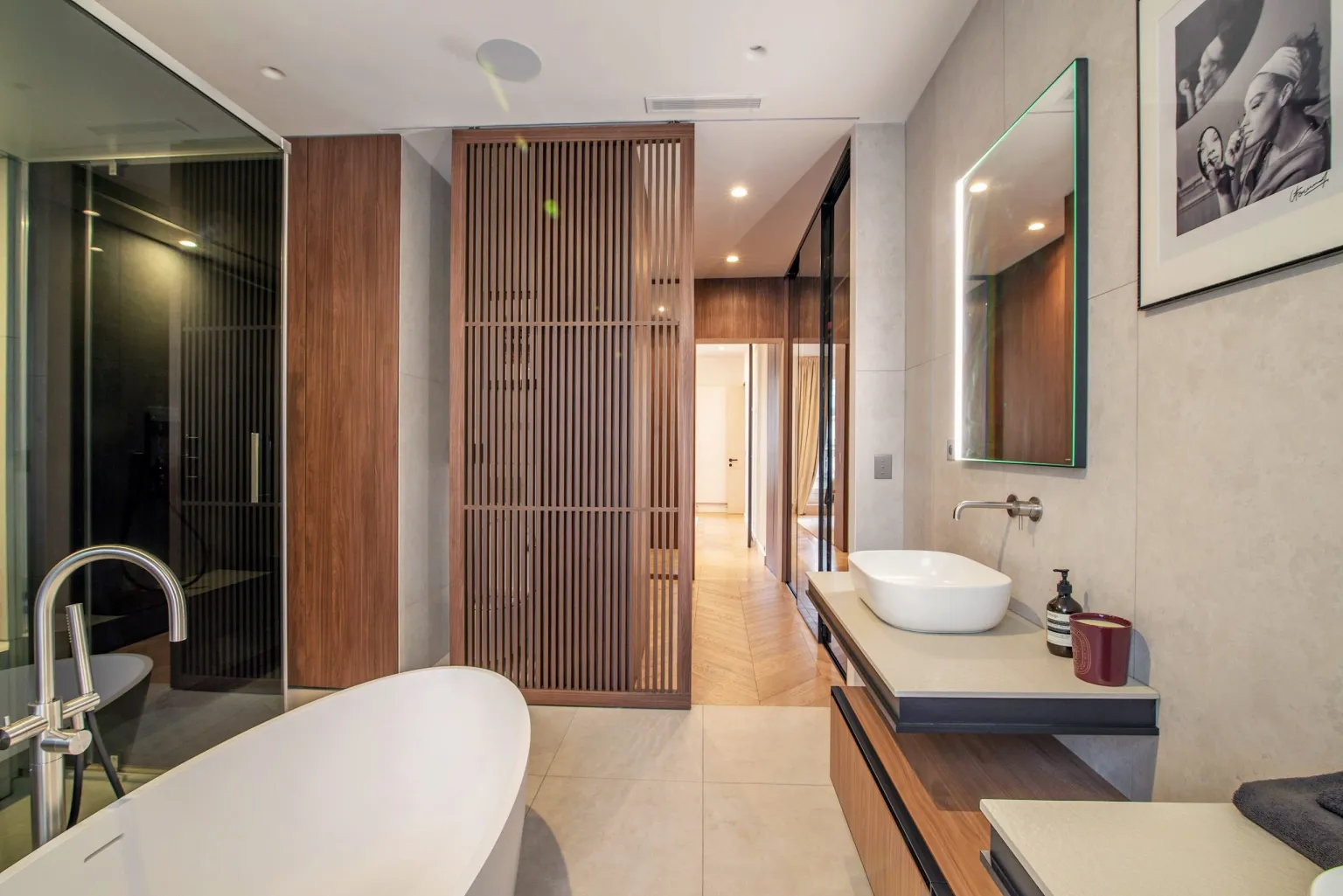 salle de bain design appartement haussmannien rénové Paris salle de bain design appartement haussmannien rénové Paris