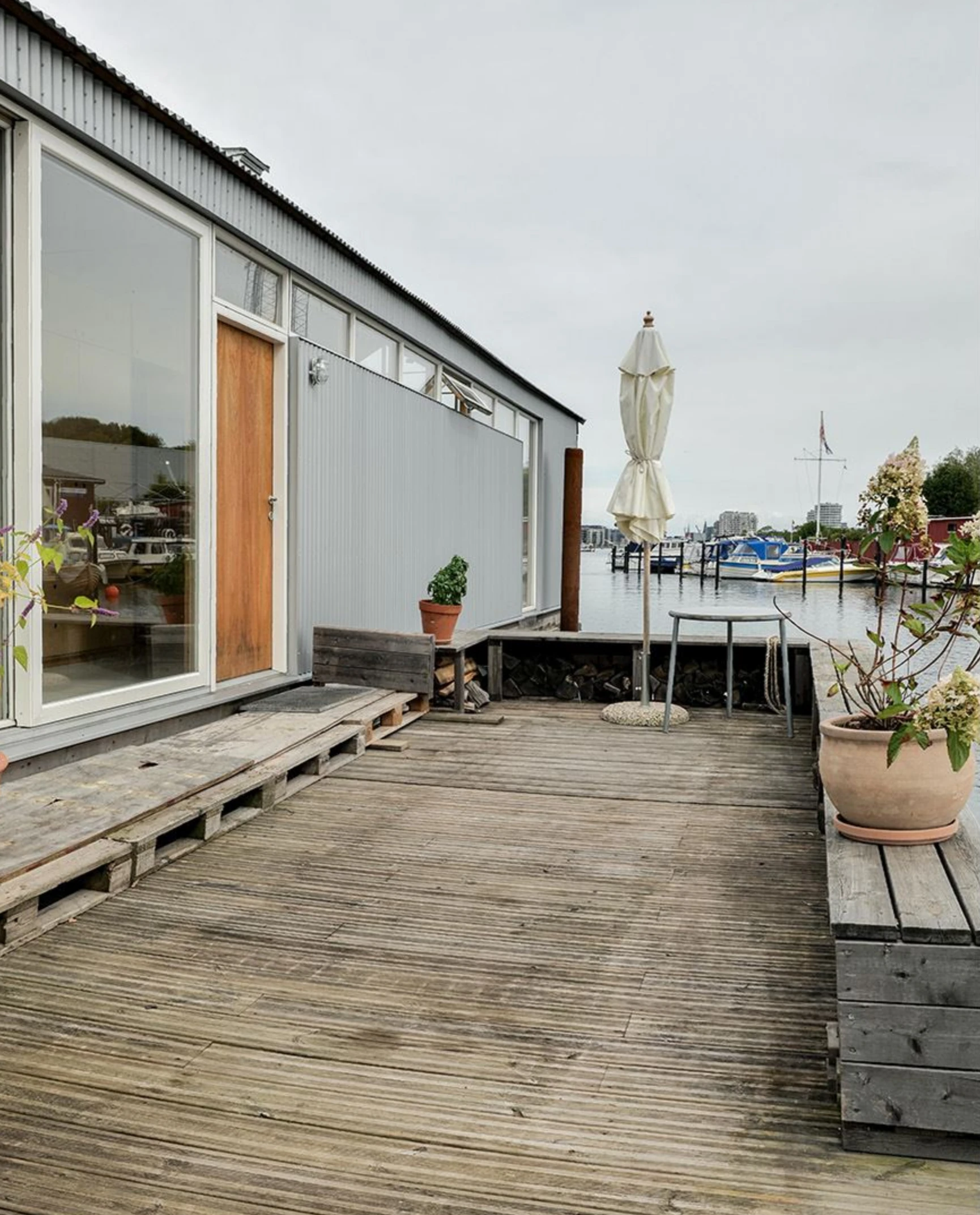 maison flottante avec terrasse décoration Japandi