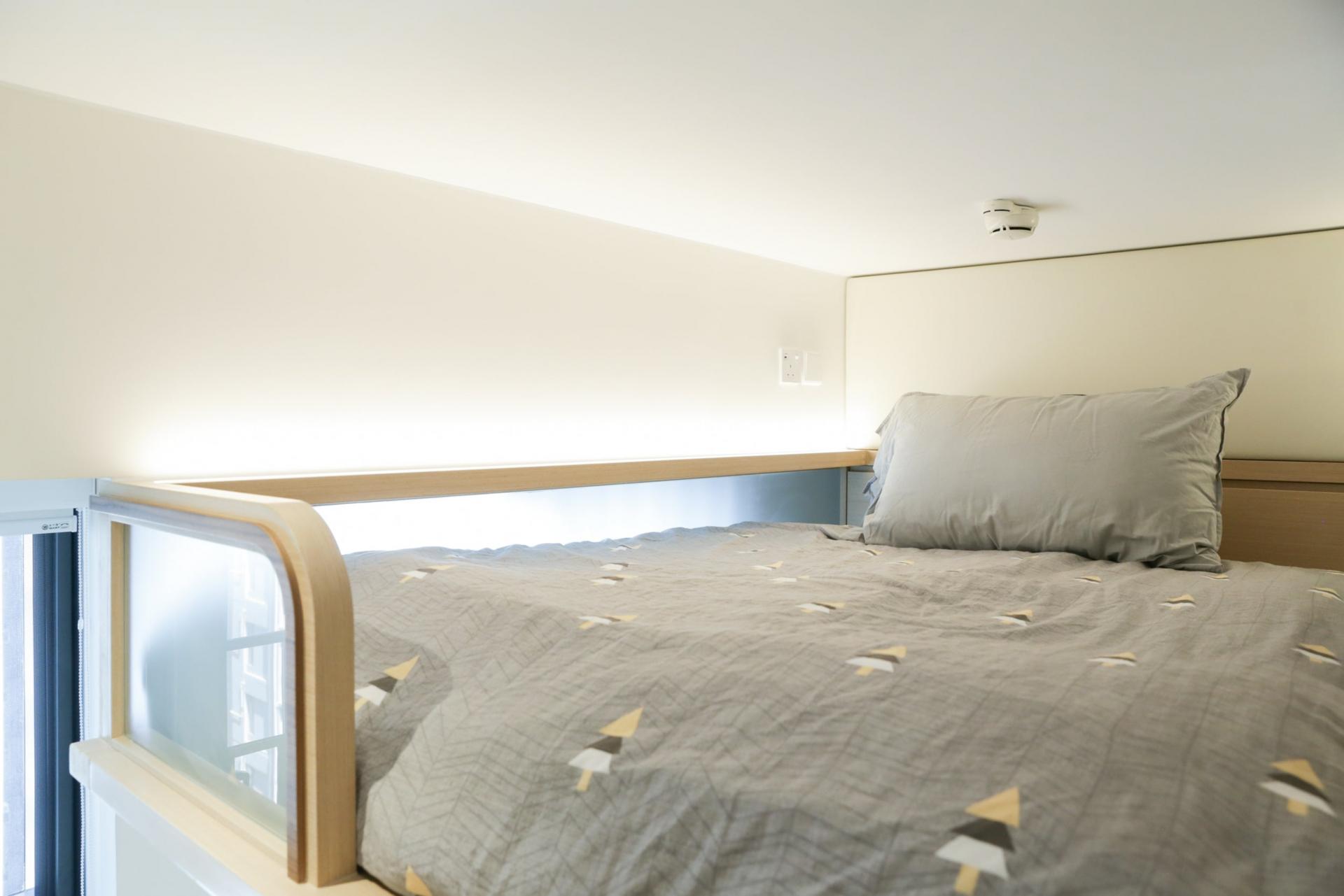 lit sur mezzanine
