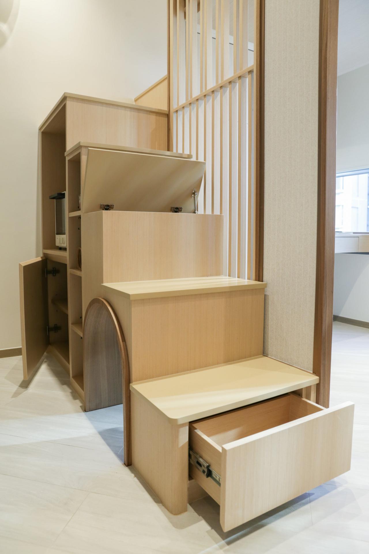 escalier avec rangements studio 18m2