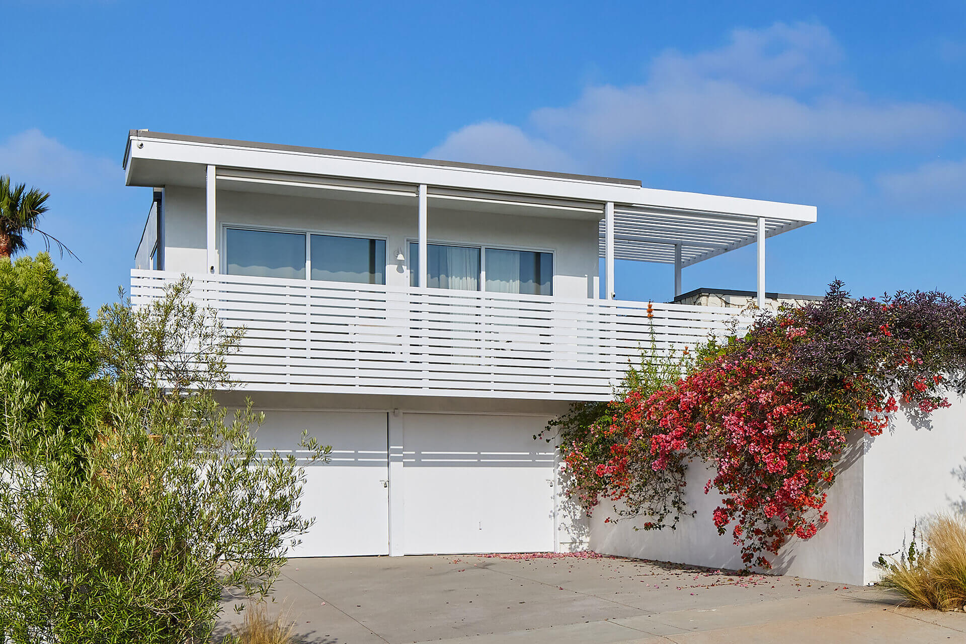 maison d maison d'un blanc éclatant à Malibu