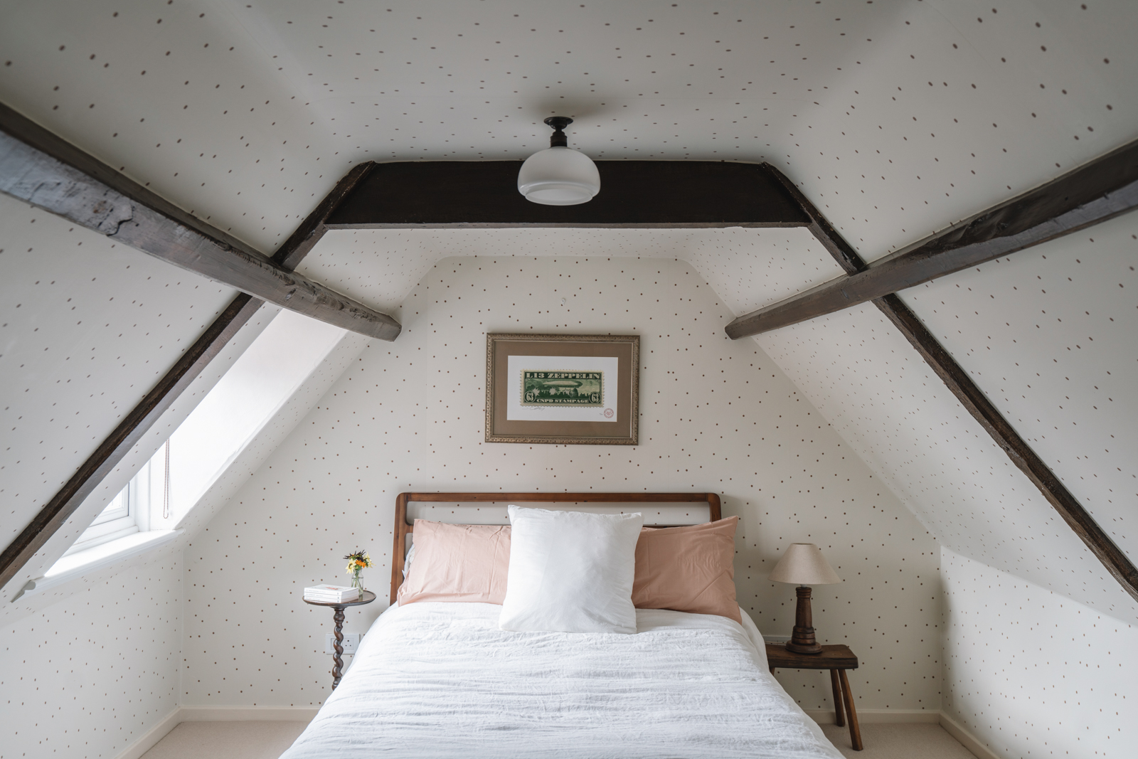 chambre mansardée jolie maison de campagne anglaise